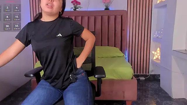 Snapshot of LunaWiill_ chatting on October 25, 2025, 12:02 pm LunaWiill online show from October 25, 2025, 12:02 pm