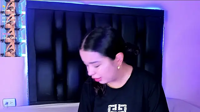 Snapshot of LunaWiill_ chatting on November 5, 2025, 12:05 pm LunaWiill online show from November 5, 2025, 12:05 pm