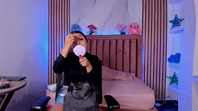 Snapshot of LunaWiill_ chatting on November 12, 2025, 12:16 pm LunaWiill online show from November 12, 2025, 12:16 pm