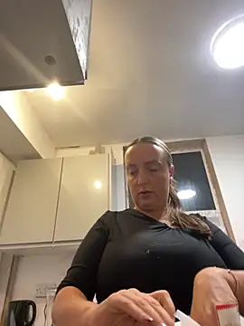 QueenStacyxox online show from October 3, 2025, 9:01 pm