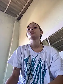 loirinhaaa online show from October 6, 2025, 3:42 pm