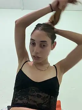 loirinhaaa online show from October 12, 2025, 2:21 am