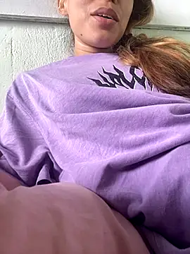 loirinhaaa online show from November 12, 2025, 2:06 pm