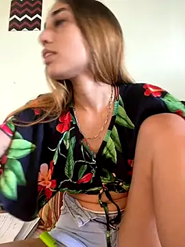 loirinhaaa online show from November 23, 2025, 5:46 pm