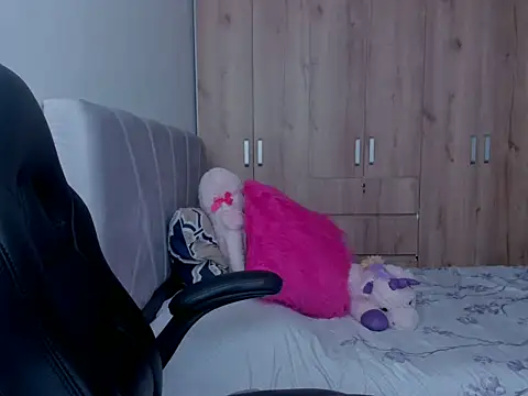 TessaCollinns online show from November 25, 2025, 2:50 pm