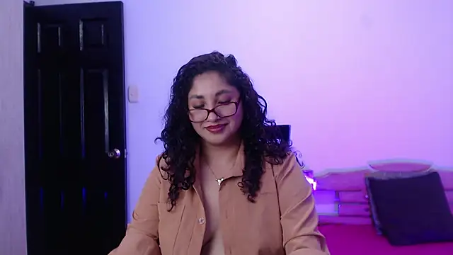 Gia Dior online show from December 17, 2025, 10:38 pm