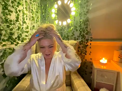 BonnyDesire online show from October 28, 2025, 8:00 pm