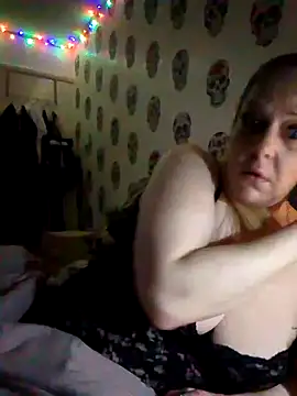 Snapshot of curvybabe88 chatting on February 19, 2026, 6:53 am curvybabe88 online show from February 19, 2026, 6:53 am