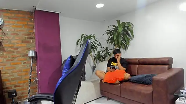 Hot Threesomee online show from November 22, 2025, 1:21 pm