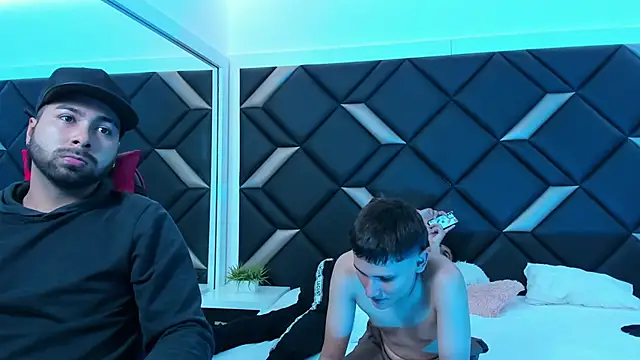 Hot Threesomee online show from November 26, 2025, 1:12 pm