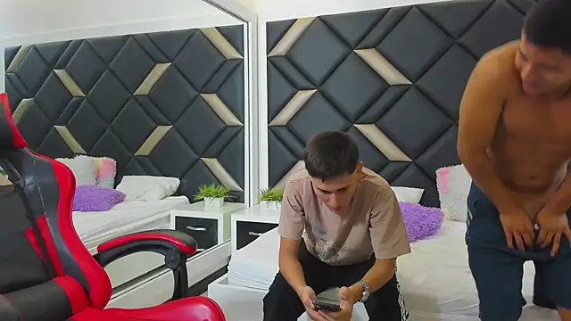 Hot Threesomee online show from November 27, 2025, 1:02 pm