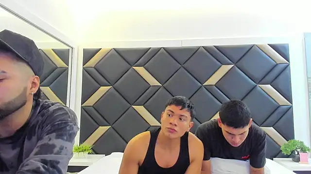 Hot Threesomee online show from November 29, 2025, 1:03 pm