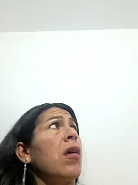 camilavargas  online show from December 17, 2025, 8:26 pm