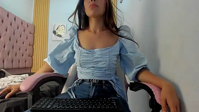 Naomis 35 online show from November 26, 2025, 7:37 pm