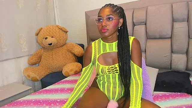 Snapshot of Beauty_Luci chatting on October 7, 2025, 10:51 pm Beauty Luci online show from October 7, 2025, 10:51 pm