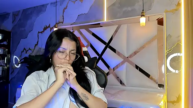 sophiadoll tf online show from December 18, 2025, 8:37 pm