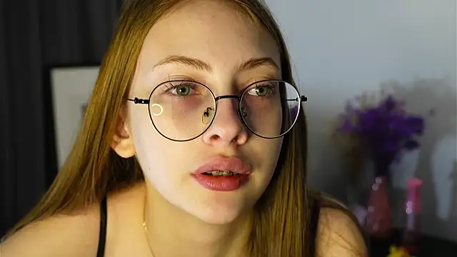 Snapshot of blissence chatting on November 5, 2025, 3:01 pm blissence online show from November 5, 2025, 3:01 pm