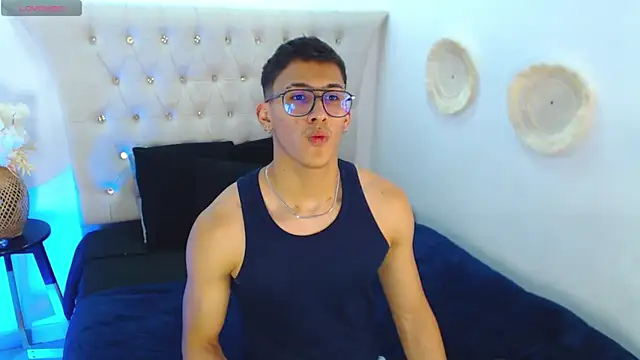 Snapshot of SalvadorFit chatting on September 19, 2025, 8:31 pm SalvadorFit online show from September 19, 2025, 8:31 pm