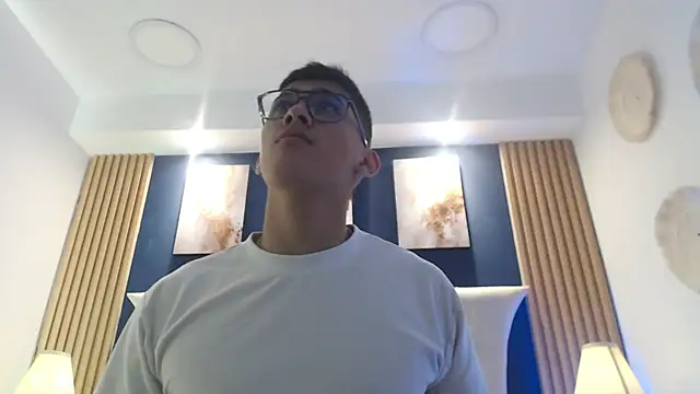 Snapshot of SalvadorFit chatting on June 19, 2026, 8:23 pm SalvadorFit online show from June 19, 2026, 8:23 pm