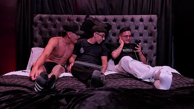 Snapshot of axel_vega chatting on February 6, 2026, 8:45 pm axel vega online show from February 6, 2026, 8:45 pm