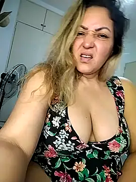 Lunita86 online show from October 24, 2025, 2:13 pm