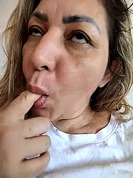 Lunita86 online show from February 14, 2026, 2:36 pm