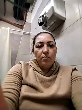 Lunita86 online show from April 14, 2026, 3:51 pm