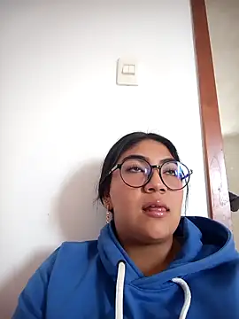 Snapshot of Violettabloom_ chatting on September 26, 2025, 7:40 pm Violettabloom online show from September 26, 2025, 7:40 pm