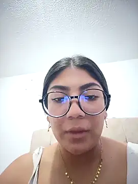 Snapshot of Violettabloom_ chatting on October 10, 2025, 10:09 pm Violettabloom online show from October 10, 2025, 10:09 pm