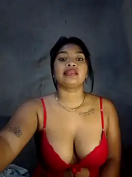 kiaraconex27 online show from October 6, 2025, 5:21 pm