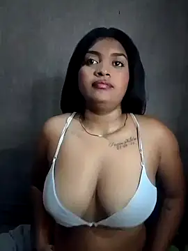 kiaraconex27 online show from October 18, 2025, 6:52 pm