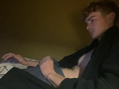 Snapshot of Randy9222 chatting on October 3, 2025, 8:28 pm Randy9222 online show from October 3, 2025, 8:28 pm