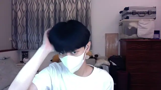 kai101010 online show from December 3, 2025, 2:37 pm