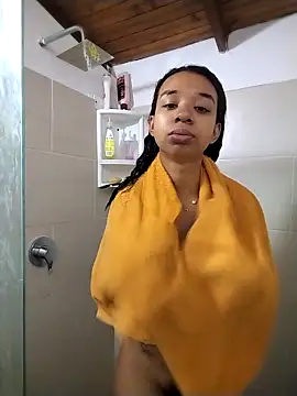 Suzanelee1 online show from October 21, 2025, 1:34 pm