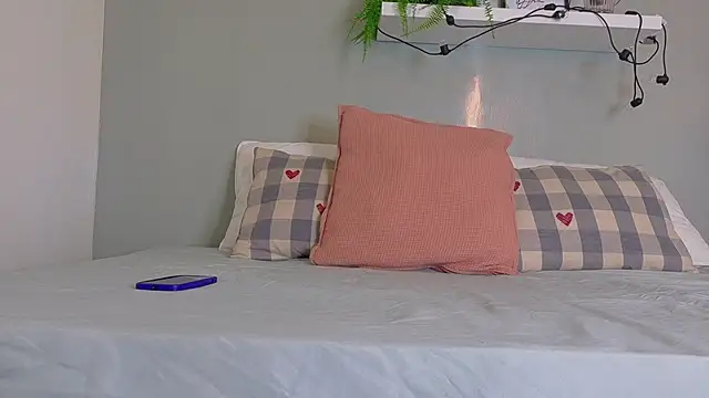 Snapshot of KeendraFox_ chatting on November 9, 2025, 11:30 am KeendraFox online show from November 9, 2025, 11:30 am