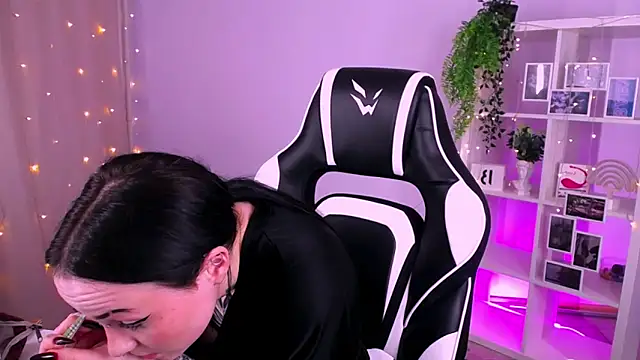 MollyKissy online show from October 26, 2025, 10:21 am