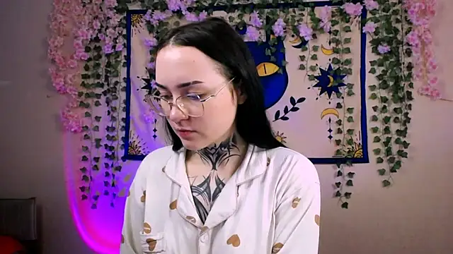 MollyKissy online show from April 25, 2026, 4:59 am