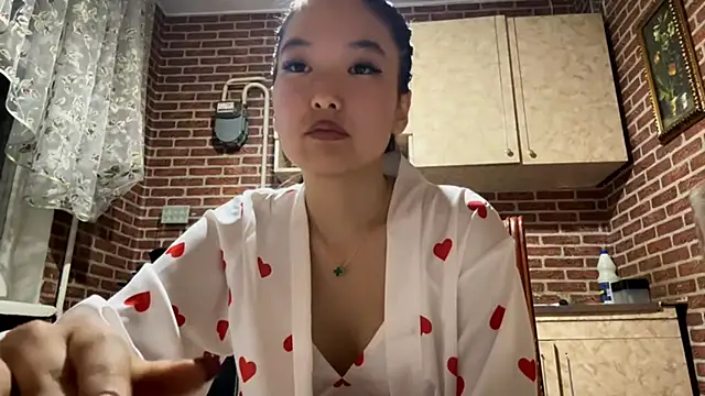 Snapshot of EmmaLeexth chatting on September 18, 2025, 2:19 pm EmmaLeexth online show from September 18, 2025, 2:19 pm