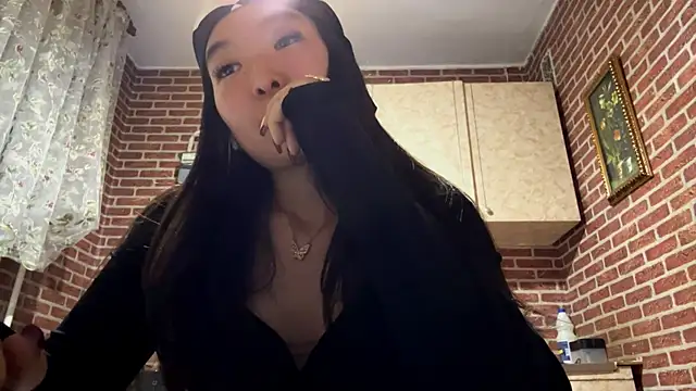 Snapshot of EmmaLeexth chatting on September 25, 2025, 1:59 pm EmmaLeexth online show from September 25, 2025, 1:59 pm