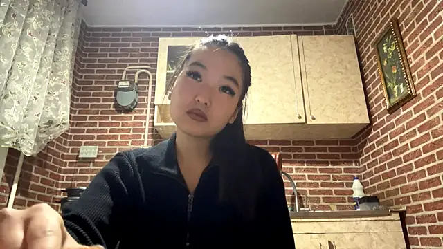 Snapshot of EmmaLeexth chatting on November 6, 2025, 12:28 pm EmmaLeexth online show from November 6, 2025, 12:28 pm