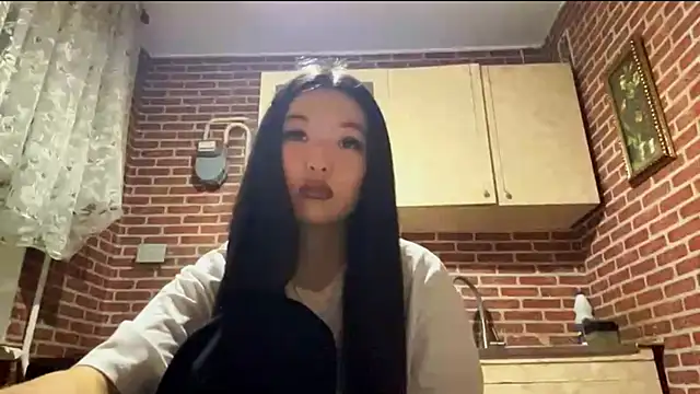 Snapshot of EmmaLeexth chatting on November 14, 2025, 1:21 pm EmmaLeexth online show from November 14, 2025, 1:21 pm