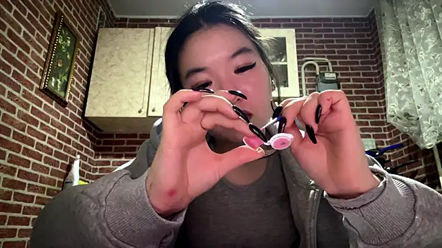 Snapshot of EmmaLeexth chatting on January 12, 2026, 2:22 pm EmmaLeexth online show from January 12, 2026, 2:22 pm