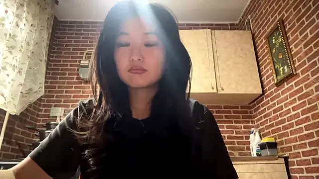 EmmaLeexth online show from March 10, 2026, 10:09 am