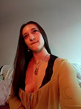 laradoom online show from September 18, 2025, 4:09 pm