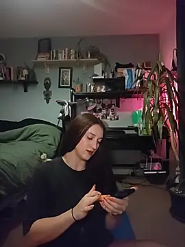 laradoom online show from November 10, 2025, 11:48 pm