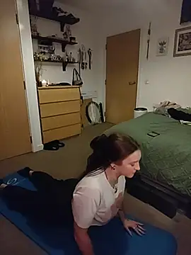 laradoom online show from November 14, 2025, 10:40 pm