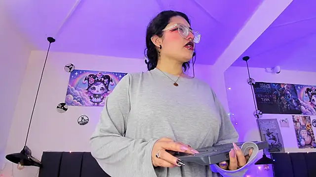 Snapshot of SabrinaV_ chatting on May 4, 2026, 11:28 am SabrinaV online show from May 4, 2026, 11:28 am
