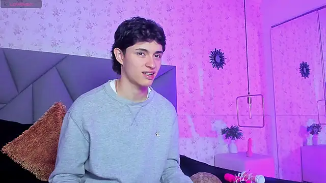 meganandtylerr19 online show from November 27, 2025, 11:56 am