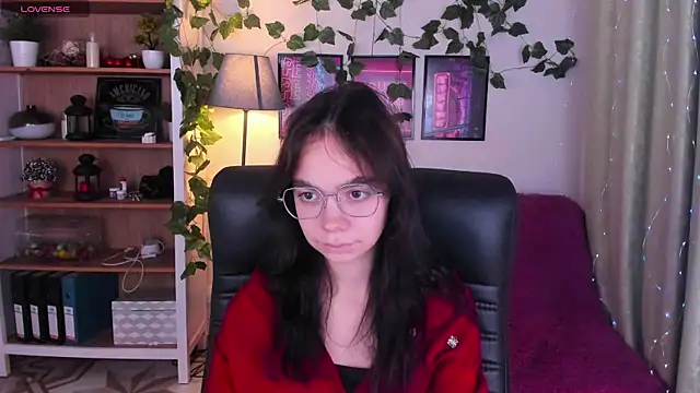Elise Noir online show from October 6, 2025, 4:04 pm
