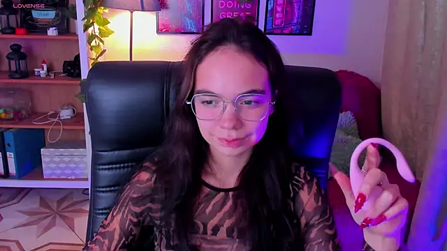 Elise Noir online show from October 17, 2025, 4:20 pm